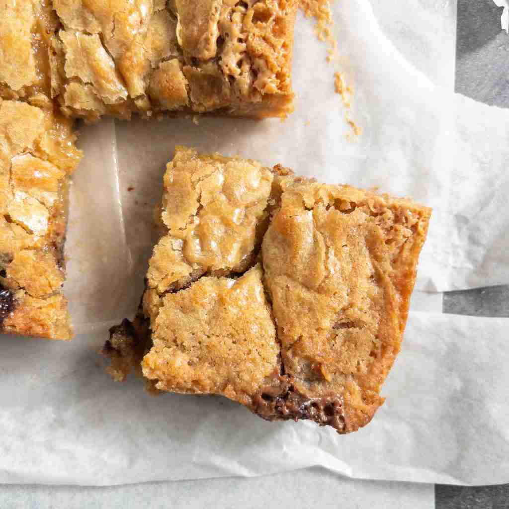Crackly Blondies with Peanut Butter and Fudge