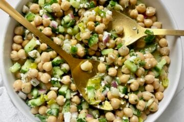 Lemony Marinated Chickpea Jar Salad