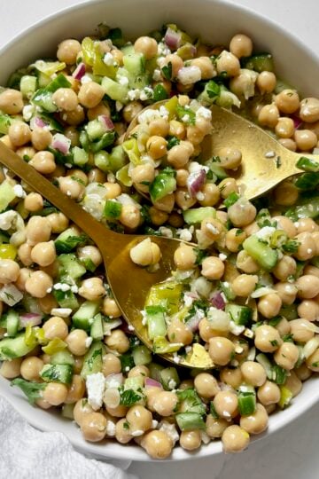 Lemony Marinated Chickpea Jar Salad