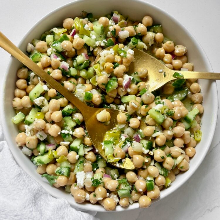 Lemony Marinated Chickpea Jar Salad